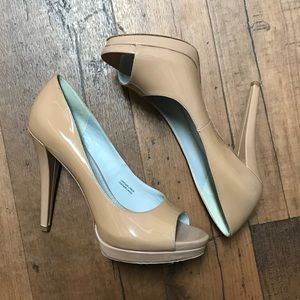 Vera Wang Lavender nude peep toe shoes